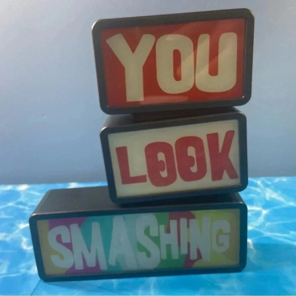 We Happy Few - Plexi Sign Lamp - You Look Smashing ๐จ๐๐ - Picture 3 of 7